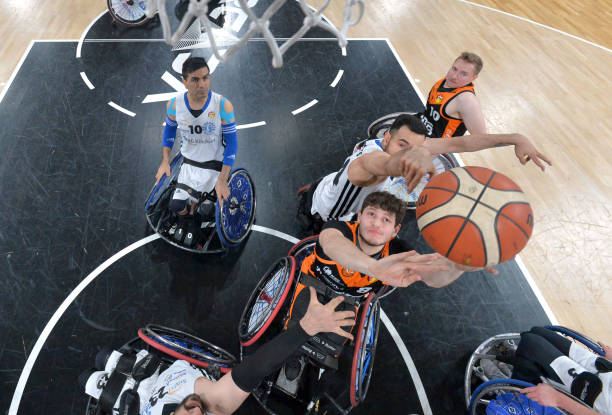 难回巅峰 难回巅峰