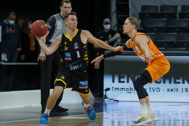 虽然鲜少首 虽然鲜少首